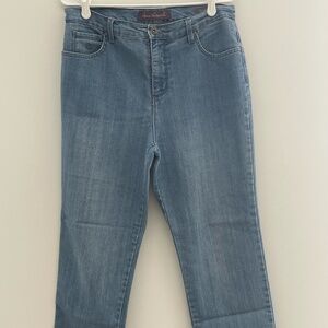 00009 Gloria Vanderbilt Amanda Jeans Women’s Size 12P Petite‎ Light Wash Denim